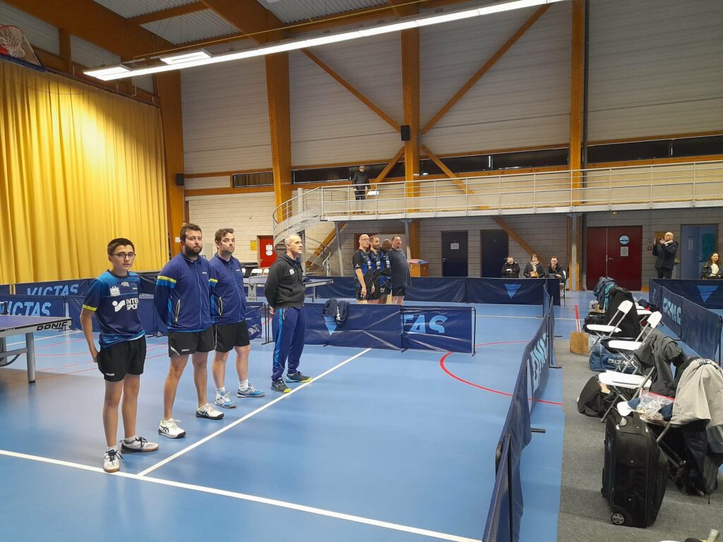 tennis de table Ouistreham 
gymnase legoupil vu interieur 